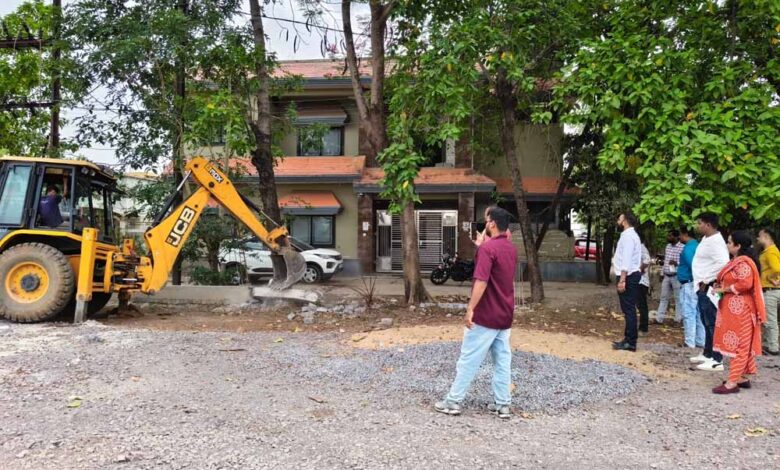 सेजबहार फेस-1 में अवैध निर्माण पर कार्रवाई, मंडल ने हटाया अतिक्रमण