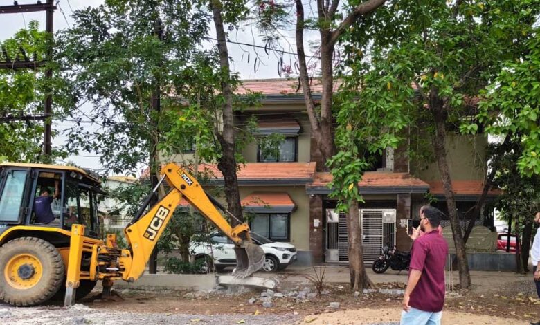 सेजबहार फेस-1 कॉलोनी की भूमि से अतिक्रमण हटाया, अवैध सड़क निर्माण पर मंडल की कार्रवाई