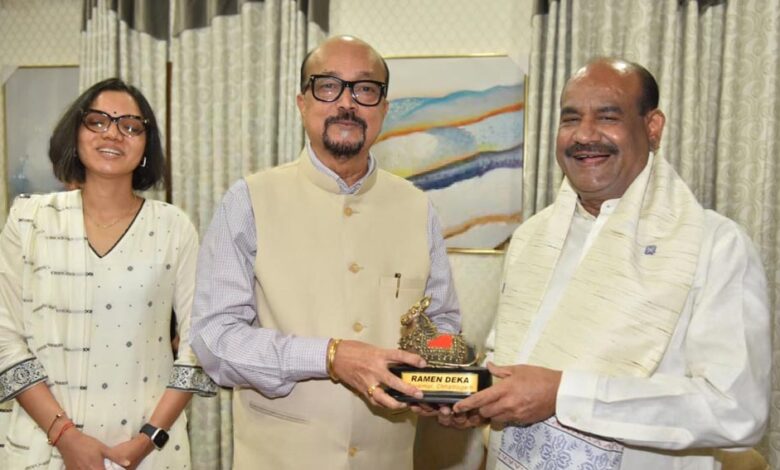 राज्यपाल-रमेन-डेका-ने-किया-लोकसभा-अध्यक्ष-बिड़ला-का-आत्मीय-स्वागत