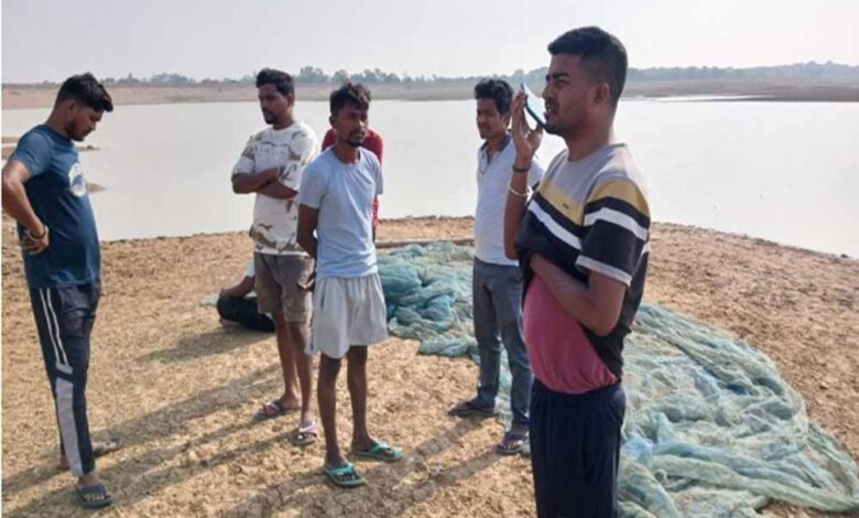 cg-के-बांध-में-बड़ा-हादसा:-9-लोगों-से-भरी-नाव-पलटी,-3-ग्रामीण-लापता,-रेस्क्यू-जारी