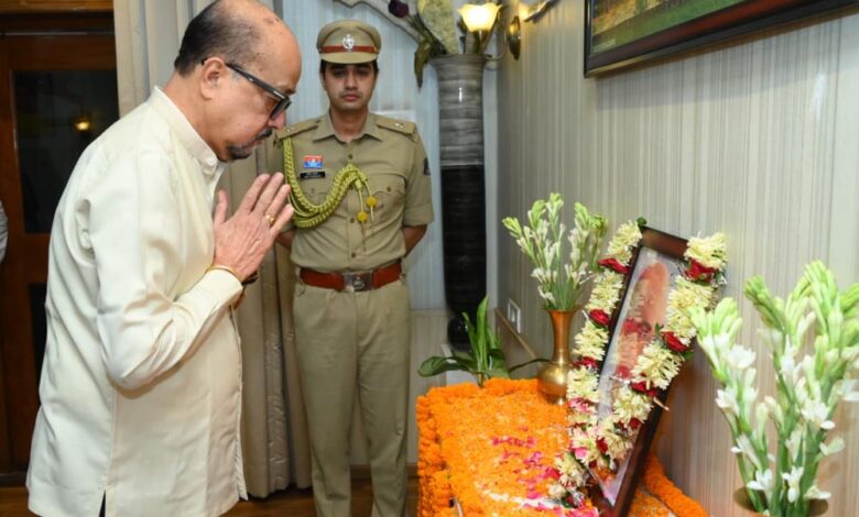 डॉ-श्यामा-प्रसाद-मुखर्जी-की-पुण्यतिथि-पर-राज्यपाल-ने-दी-श्रद्धांजलि