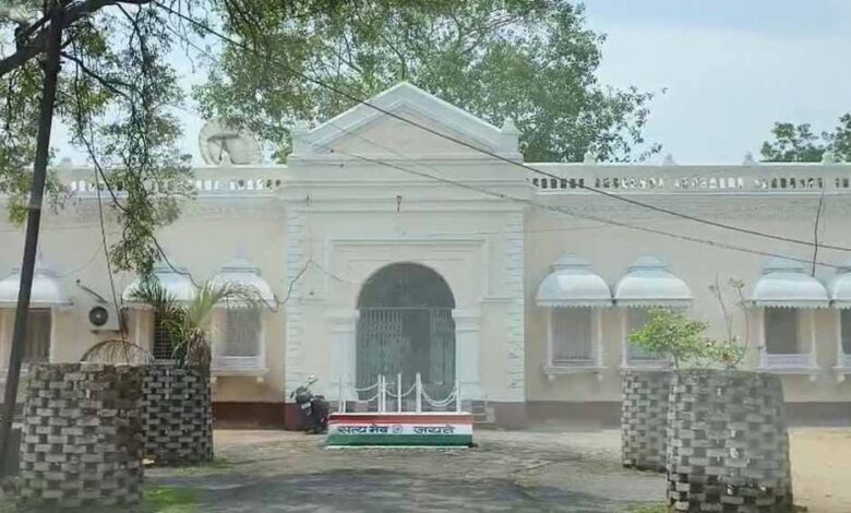 cg-में-रिश्वत-मांगना-पड़ा-भारी,-कलेक्टर-ने-सहायक-ग्रेड-02-कर्मचारी-को-किया-निलंबित