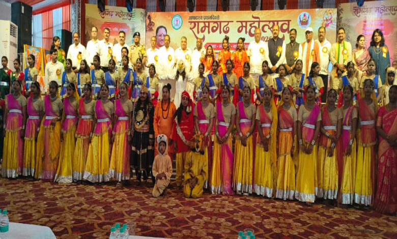 रायपुर-:-रामगढ़-महोत्सव-में-रामलीला,-कवि-सम्मेलन-और-‘जटायु-मोक्ष’-की-प्रस्तुति-ने-बांधा-समां