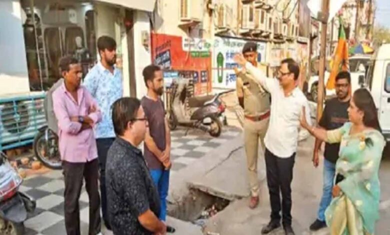 Raipur News: पंडरी कपड़ा मार्केट की सबसे पुरानी होलसेल दुकान से हटाया गया अवैध कब्जा